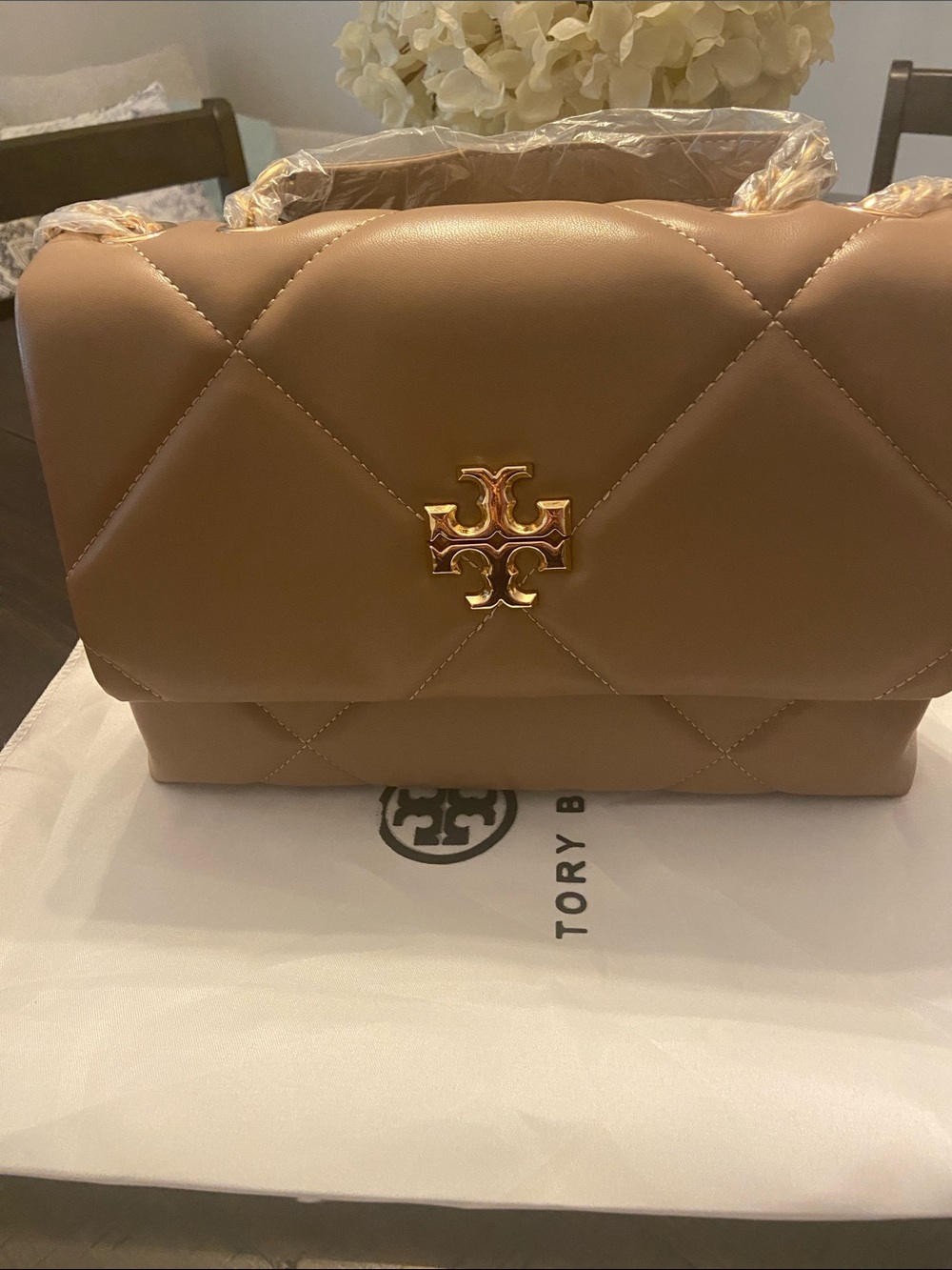 Tory Burch Quilted Shoulder Bag with Gold Logo in Tan
